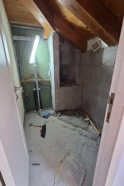 מקלחת עליית גג לפני